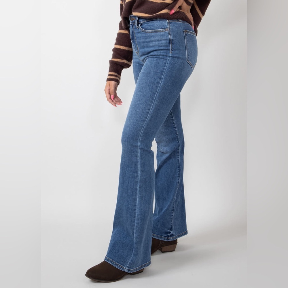 Judy Blue High Waist Classic‎ Flare Jean Medium Wash NWT